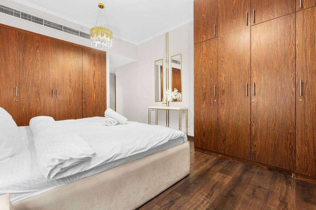 First Class 2br With Full Downtown Skyline View شقة دبي