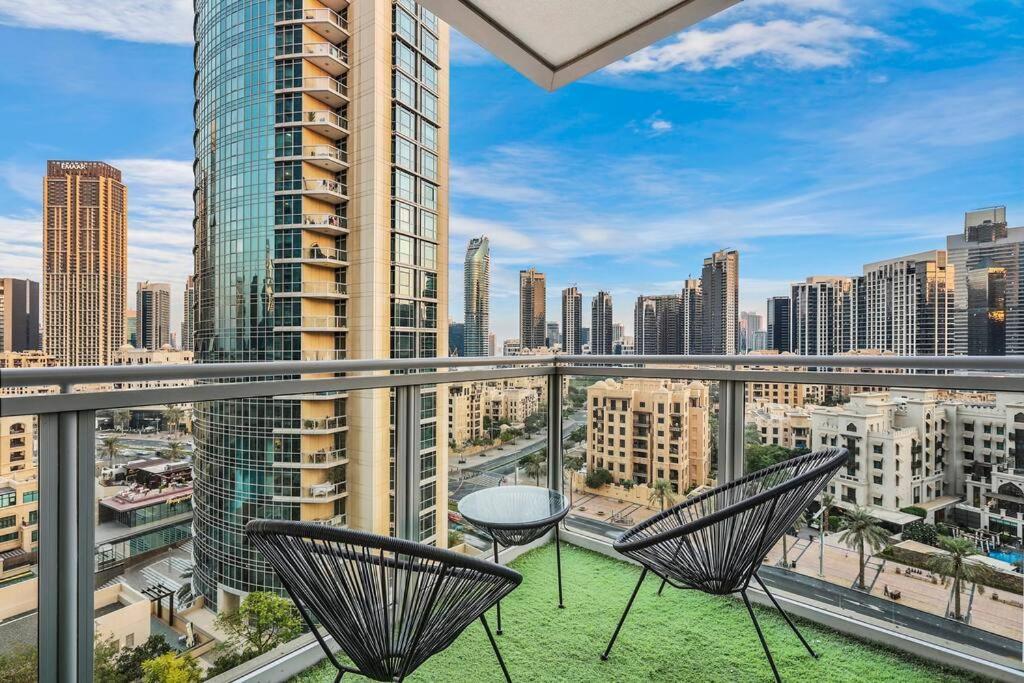 Walk To Burj Khalifa From 2br With Skyline Balcony View *